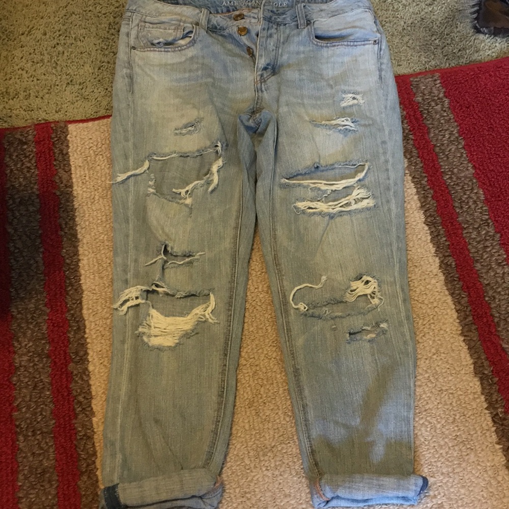 American eagle ripped tomgirl jeans